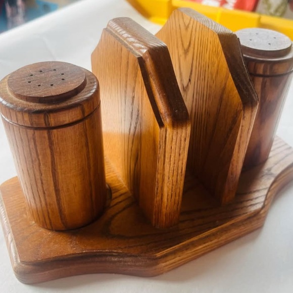 Cornwall’s Wooden Salt and Pepper Shaker Set - Picture 2 of 4